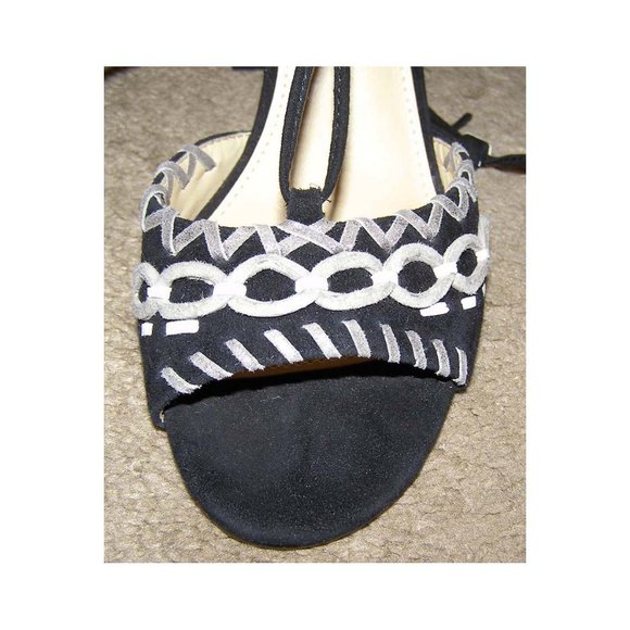 NEW Ivanka Trump Suede Ankle lace heels size 8-8.5 - Picture 12 of 13